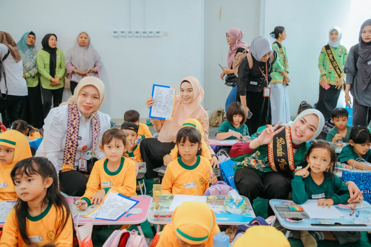Warna-Warni Kreativitas Anak, Bunda PAUD Lampung Buka Gebyar Mewarnai