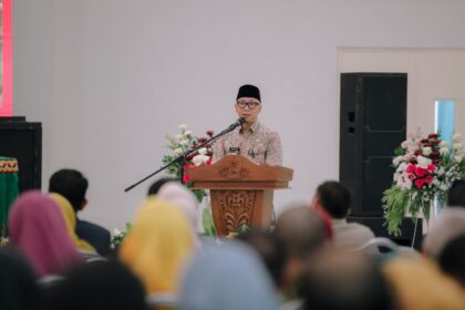 Hadiri Promosi Doktor di UIN RIL, Gubernur Mirza Serukan Deradikalisasi