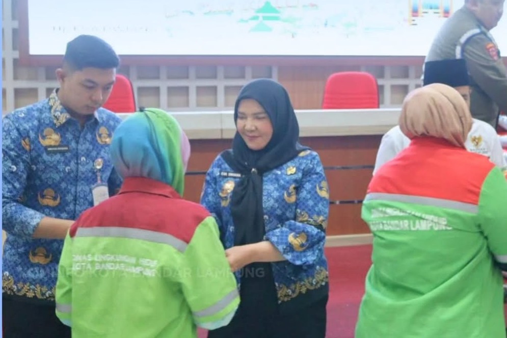 Pemkot Bandar Lampung dan Baznas Salurkan Tunjangan Hari Raya