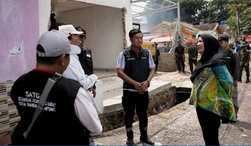 Eva Dwiana Pastikan Kelancaran Drainase di Teluk Betung Barat