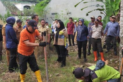 Wali Kota Eva Dwiana Tinjau Saluran Air di Pujangga Alam, Antisipasi Banjir