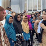 Eva Dwiana Salurkan Sembako untuk Warga, Apresiasi Baksos Vihara