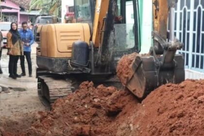 Tinjau Banjir Campang Raya, Eva Dwiana Siapkan Penanganan