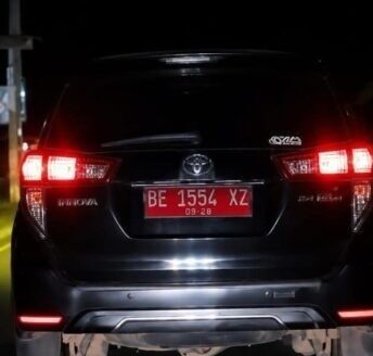 Mobil Plat Merah Diduga Asal Pesisir Barat Viral Nganar di Tanggamus