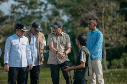 Rahmat Mirzani Djausal Dorong Produktivitas Petani Lewat Pupuk Hayati Cair Gratis di Lampung Barat