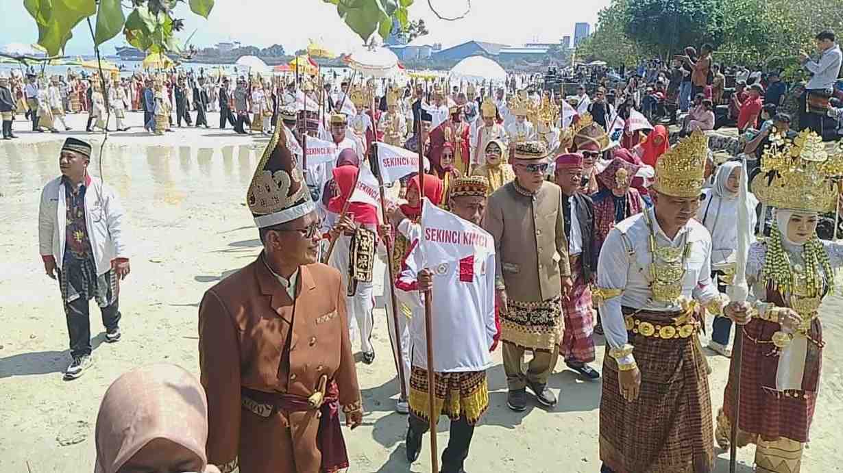 Turun Mandei di Begawi Festival 2026, Pangdam XXI/Radin Inten Terima Gelar Adat Lampung