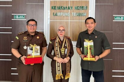Penegakan Hukum Kejari Lampung Tengah Diapresiasi, Masyarakat Serahkan Petisi Dukungan