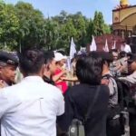 Ketegangan Warnai Orasi JPK, Massa Kepung Kantor Bupati Lamteng Tagih Sikap Pemkab